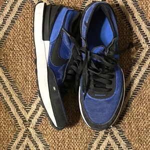 Nike Black and Blue Sneakers 6Y